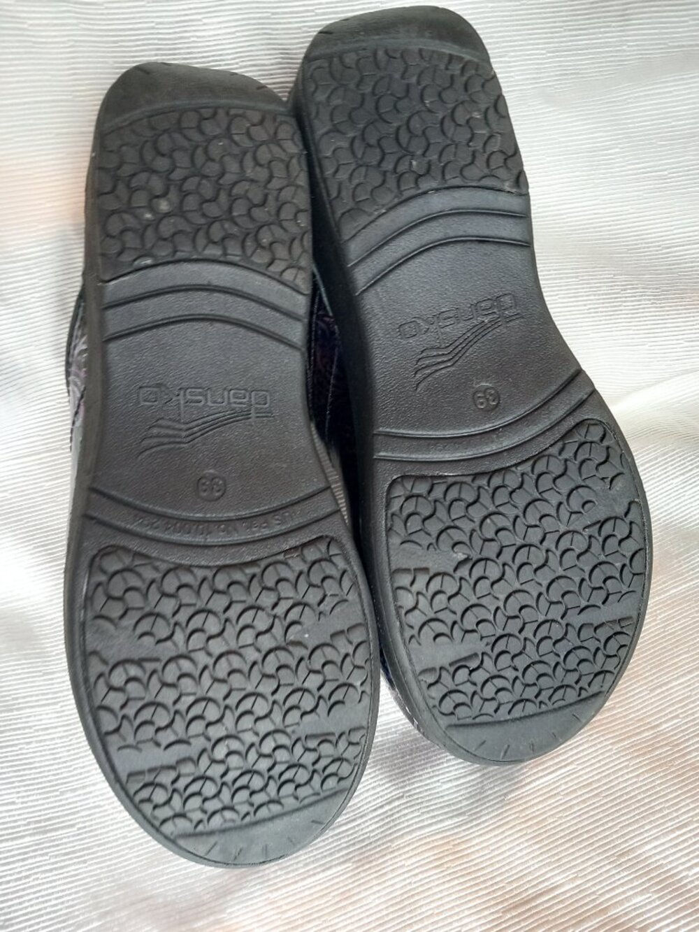 Dansko Pro XP2.0 Engraved Floral Patent Leather Clogs - Size 39 - Picture 2 of 10